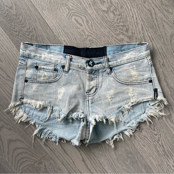 One Teaspoon Light Denim Shorts Size 26 - Picture 2 of 3